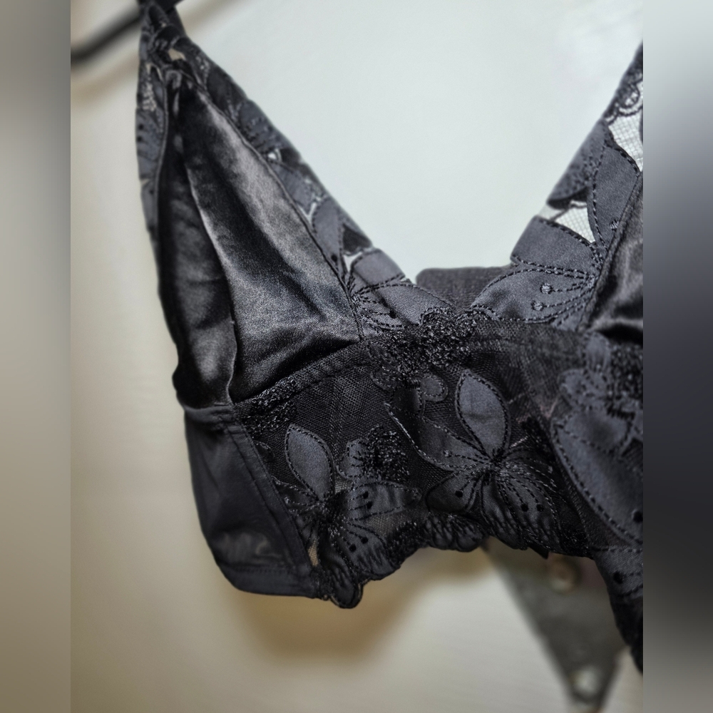 Victorias Secret Black Lace Bralette - Picture 2 of 5